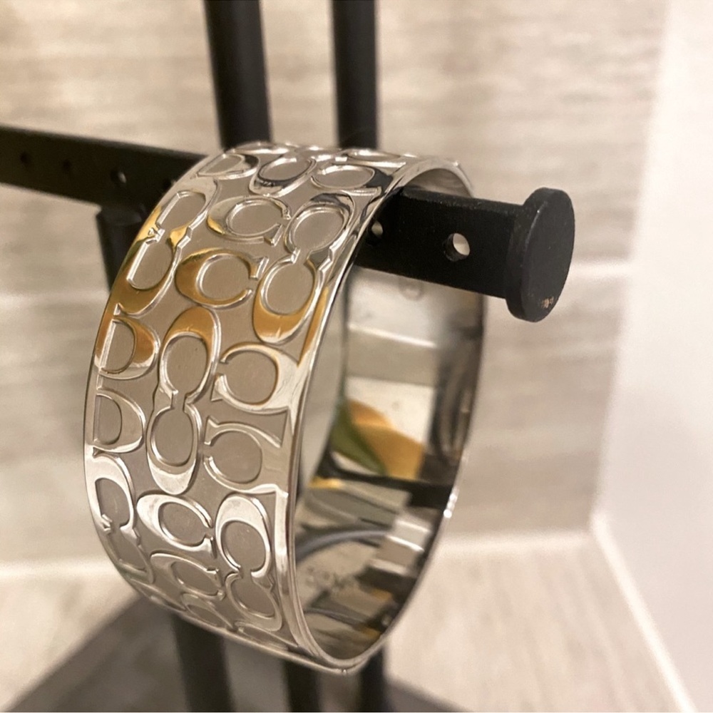 🔥🔥Beautiful Coach Cuff Bracelet